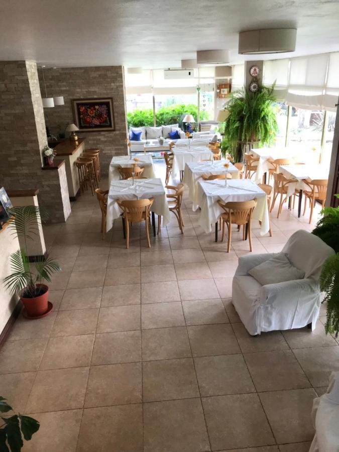 Hotel Europa Pinamar Buitenkant foto